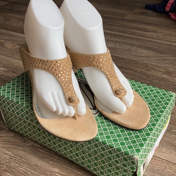 J Renee Bree Rhinestone Suede Sandal Tan size 7.5 - Picture 2 of 6